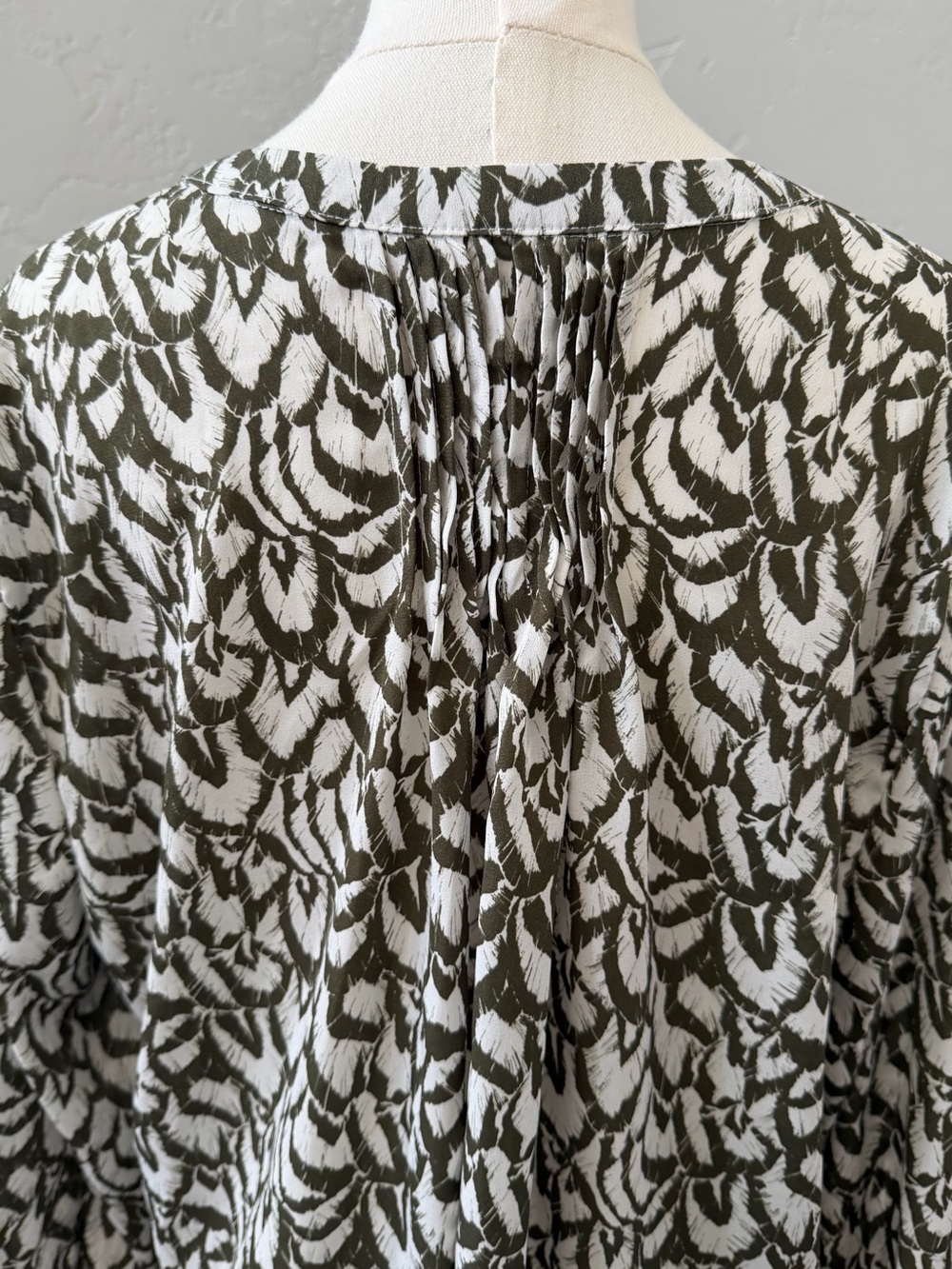 Jachs Girlfriend Contemporary Blouse L Olive Print Relaxed Fit Top - Picture 7 of 14